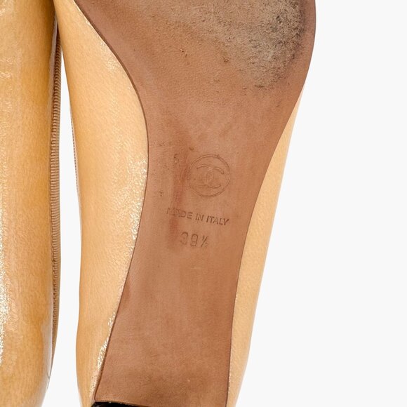 Chanel Beige CC Cap Toe Kitten Pumps Size 39.5 US 8.5-9 Two Tone Low Heel Bow - Picture 14 of 16